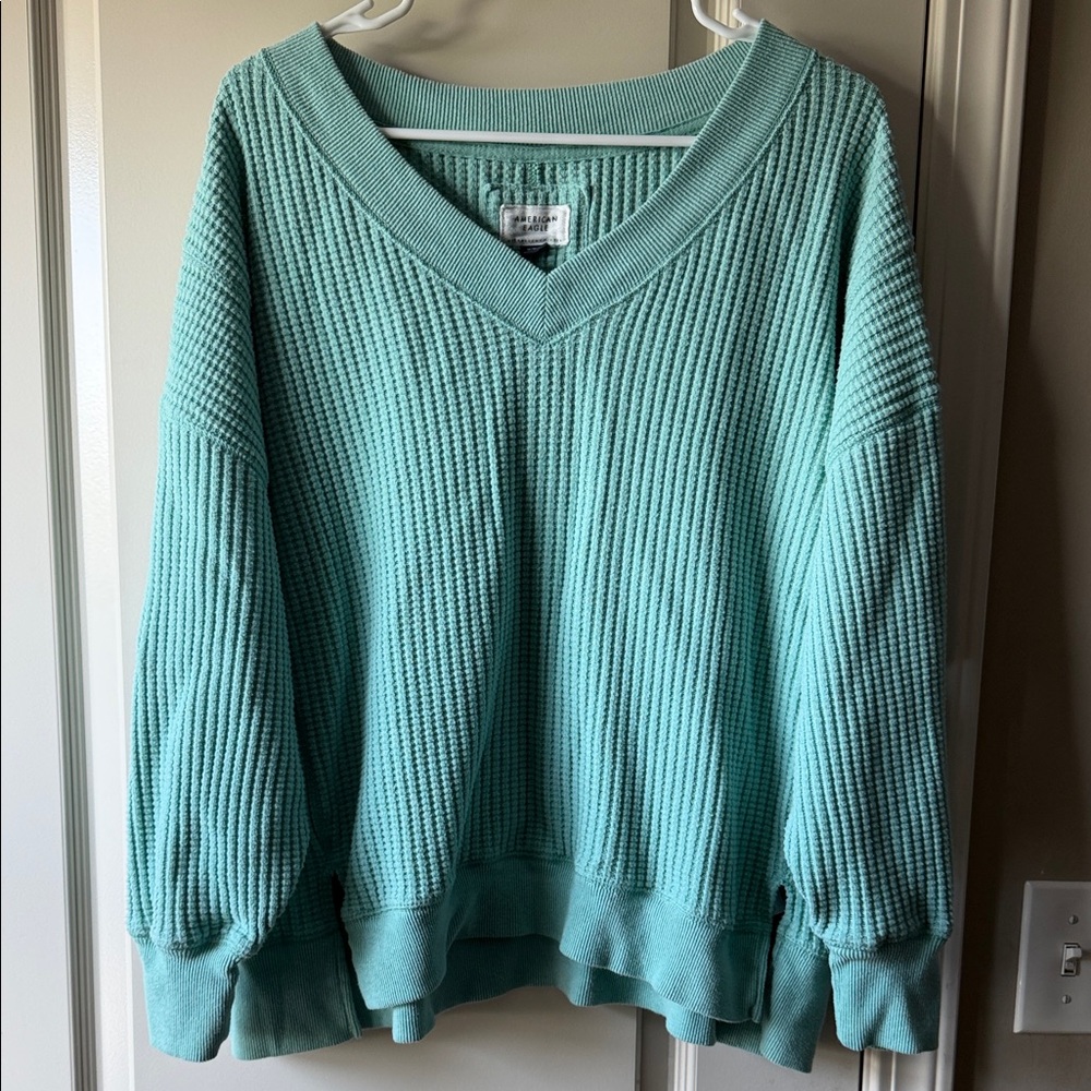 American Eagle size M
Mint Green Waffle Knit V-Neck Pullover